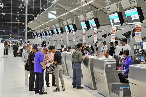 Hướng dẫn thủ tục cho người đi máy bay lần đầu_5ddb8c477ce7f.jpeg